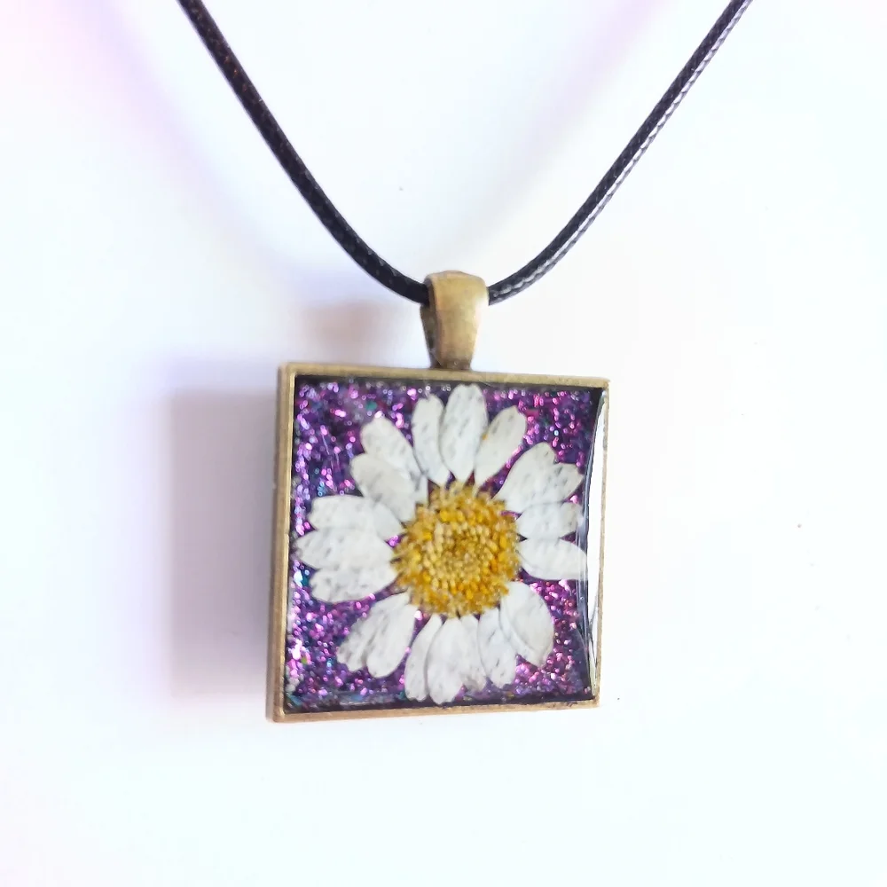 Rainbow color shift white daisy flower bronze pendant on black cord necklace new - Picture 7 of 8